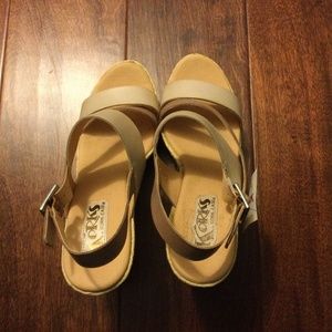 KORK EASE LADIES SANDLE TAN AND BROWN STRAPS SIZE 9
